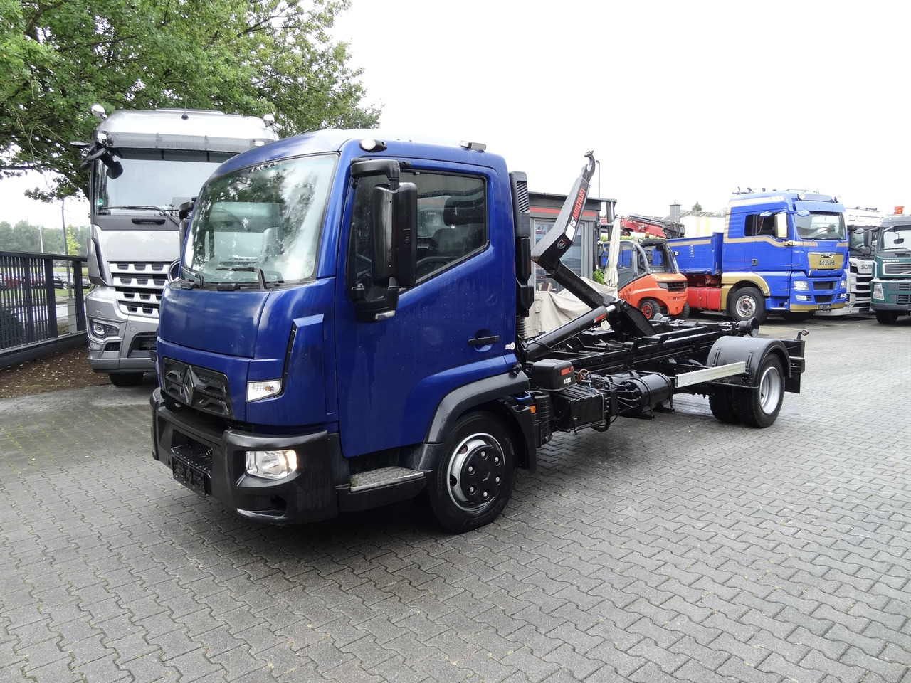 Renault D180.75 Haken Multilift - شاحنة برافعة خطافية: صورة 1 Renault D180.75 Haken Multilift - شاحنة برافعة خطافية: صورة 1