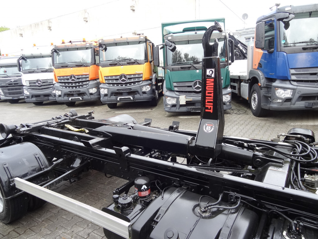Renault D180.75 Haken Multilift - شاحنة برافعة خطافية: صورة 2 Renault D180.75 Haken Multilift - شاحنة برافعة خطافية: صورة 2