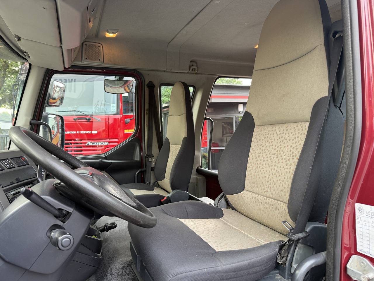 Renault Midlum 180.10 DoKa - شاحنة صندوقية: صورة 5 Renault Midlum 180.10 DoKa - شاحنة صندوقية: صورة 5