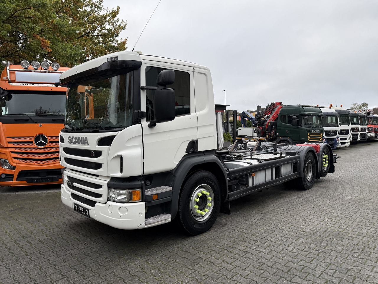 Scania P280 6X2*4 - شاحنة بهيكل معدني للمقصورة: صورة 1 Scania P280 6X2*4 - شاحنة بهيكل معدني للمقصورة: صورة 1