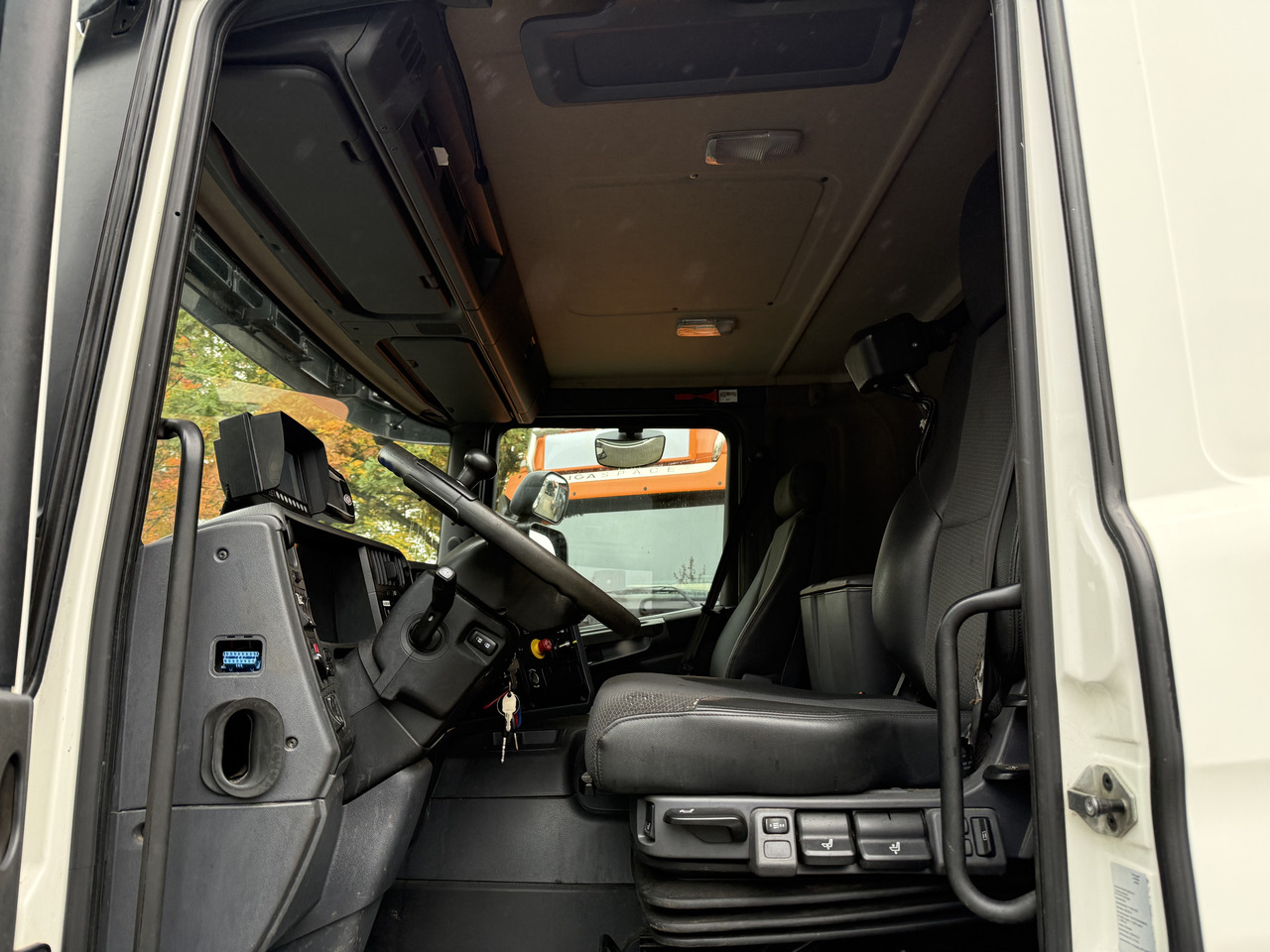 Scania P280 6X2*4 - شاحنة بهيكل معدني للمقصورة: صورة 3 Scania P280 6X2*4 - شاحنة بهيكل معدني للمقصورة: صورة 3