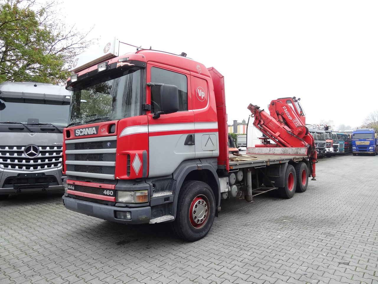 Scania R144 460 6X4 Fassi 360 bis 25 Meter - شاحنة كرين, شاحنات مسطحة: صورة 1 Scania R144 460 6X4 Fassi 360 bis 25 Meter - شاحنة كرين, شاحنات مسطحة: صورة 1