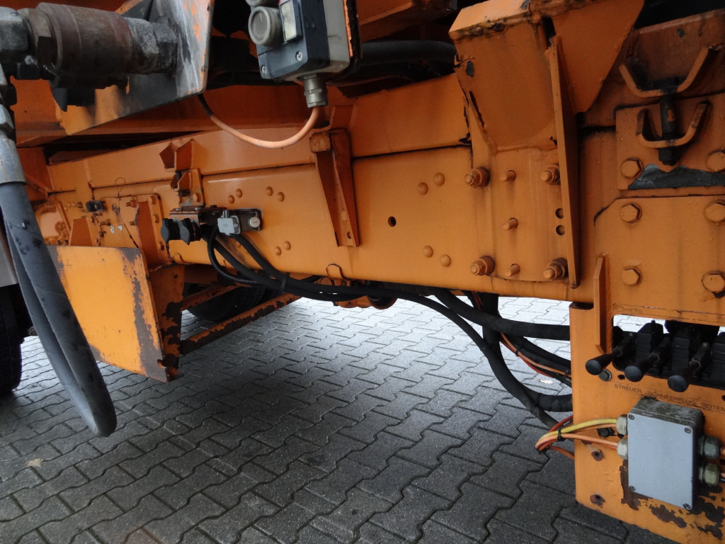 Scania T114 380 Torpedo/Hauber Winterdienst Kommunal - شاحنة قلاب: صورة 2 Scania T114 380 Torpedo/Hauber Winterdienst Kommunal - شاحنة قلاب: صورة 2
