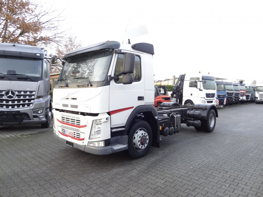 Volvo FM420 4X4 X-Track - شاحنة بهيكل معدني للمقصورة: صورة 1 Volvo FM420 4X4 X-Track - شاحنة بهيكل معدني للمقصورة: صورة 1