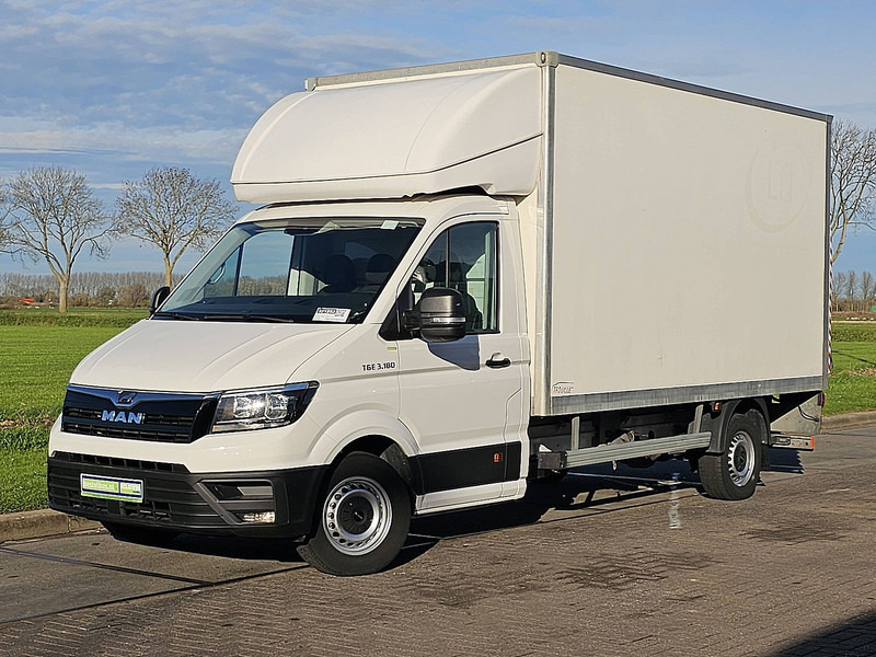 MAN TGE 3.180 Bakwagen Laadklep! - شاحنة بصندوق مغلق: صورة 2 MAN TGE 3.180 Bakwagen Laadklep! - شاحنة بصندوق مغلق: صورة 2