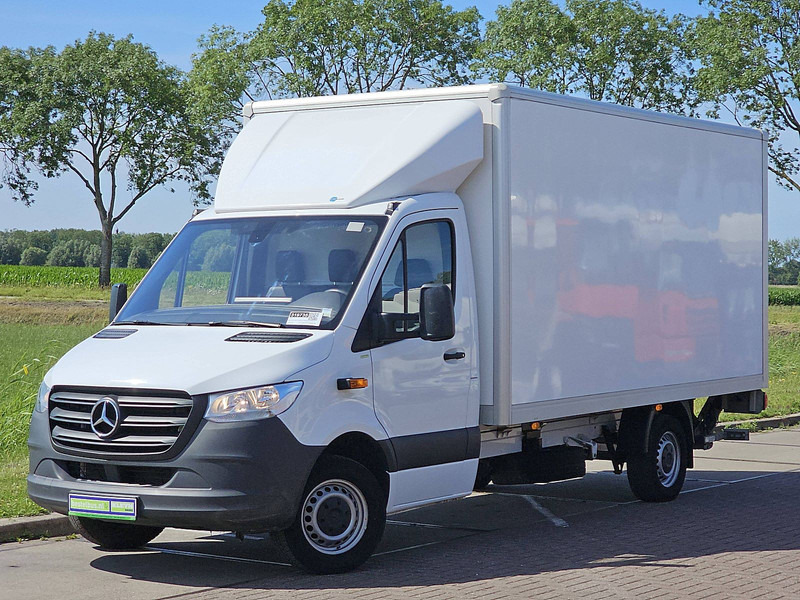 Mercedes-Benz Sprinter 317 Bakwagen Laadklep! - شاحنة بصندوق مغلق: صورة 2 Mercedes-Benz Sprinter 317 Bakwagen Laadklep! - شاحنة بصندوق مغلق: صورة 2