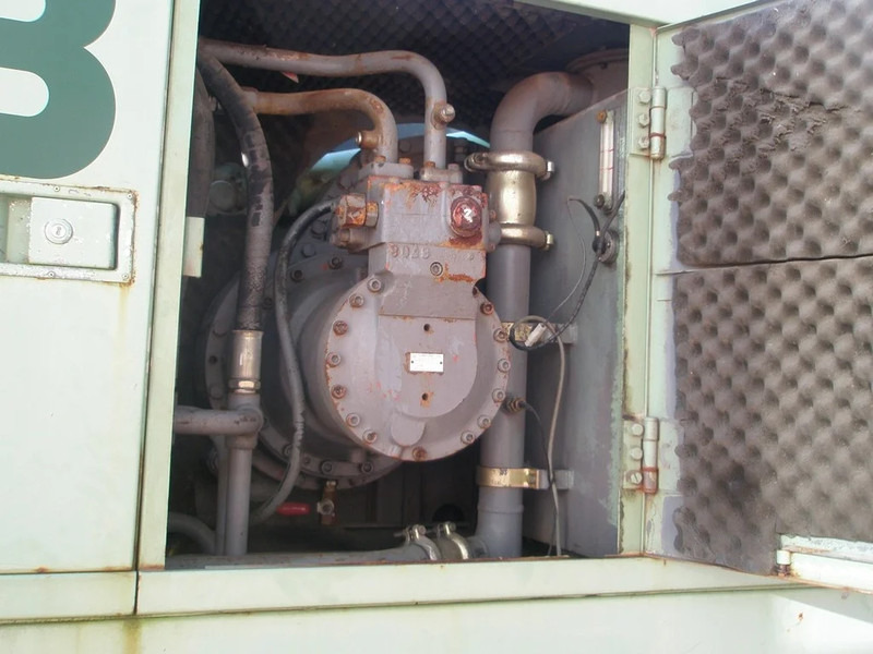 Hitachi KH125-3 - رافعة زاحفة: صورة 5 Hitachi KH125-3 - رافعة زاحفة: صورة 5