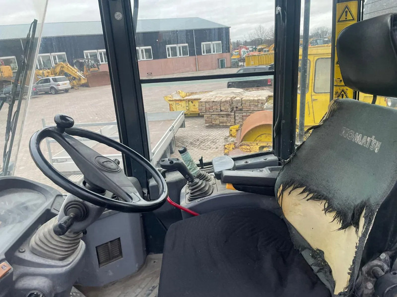 Komatsu WA250-5 - اللودر بعجل: صورة 5 Komatsu WA250-5 - اللودر بعجل: صورة 5