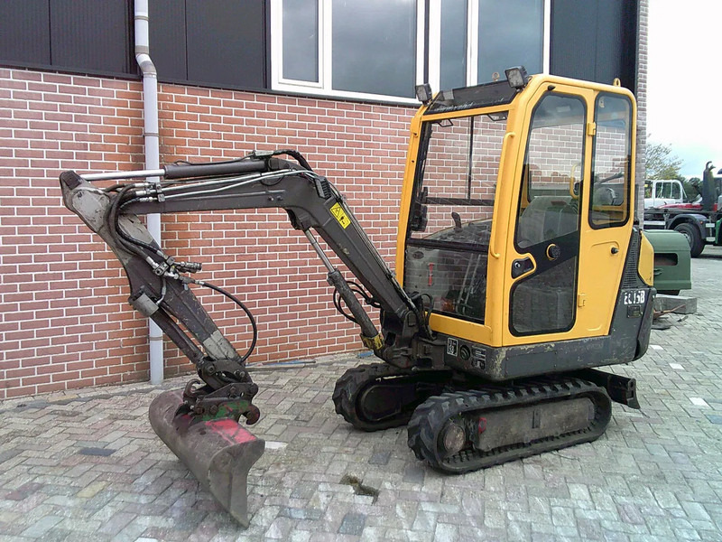 Volvo EC15B - حفار صغير: صورة 1 Volvo EC15B - حفار صغير: صورة 1