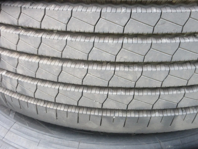 Continental 385/55 R 22.5 M+S APOLLO VOOR STAALEN WIEL MET BAND 2 X - إطارات - شاحنة: صورة 3 Continental 385/55 R 22.5 M+S APOLLO VOOR STAALEN WIEL MET BAND 2 X - إطارات - شاحنة: صورة 3