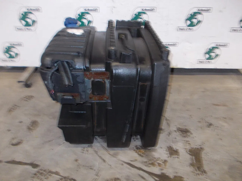 Iveco 5801279471 AD BLUE TANK 135 LITER INHOUD IVECO HI WAY MODEL 2018 - خزان الوقود - شاحنة: صورة 3 Iveco 5801279471 AD BLUE TANK 135 LITER INHOUD IVECO HI WAY MODEL 2018 - خزان الوقود - شاحنة: صورة 3