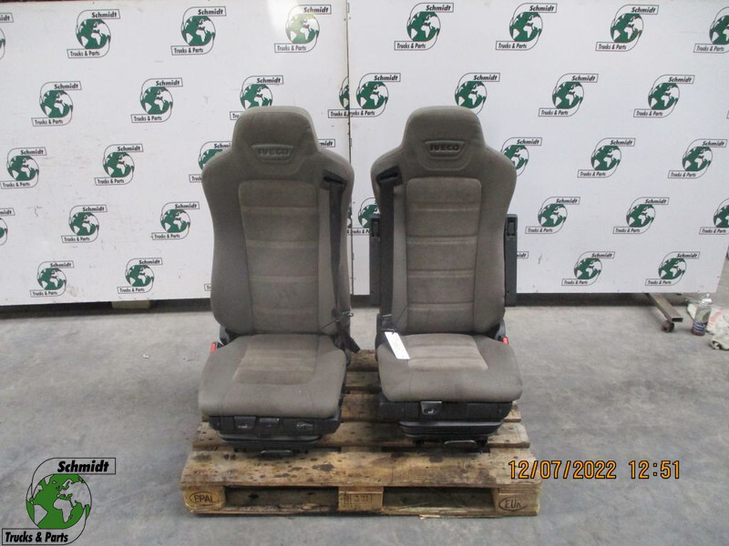 Iveco 5801416515 // 5801419691 HI WAY EURO 6 RECHT EN LINKS - مقعد - شاحنة: صورة 1 Iveco 5801416515 // 5801419691 HI WAY EURO 6 RECHT EN LINKS - مقعد - شاحنة: صورة 1