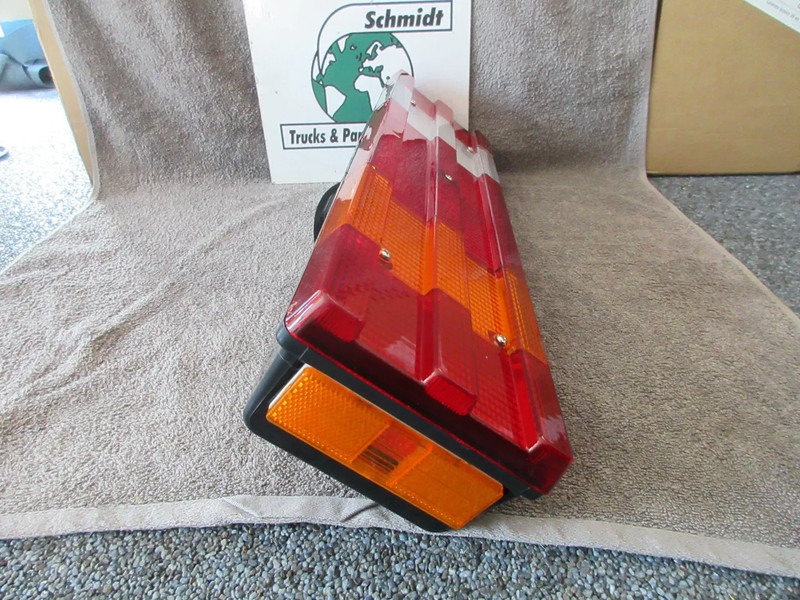 Mercedes-Benz A 001 540 62 70 // A 001 540 57 70 // ACHTERLAMP NIEUWE R+L BENZ EURO 5 - المصابيح الخلفية - شاحنة: صورة 5 Mercedes-Benz A 001 540 62 70 // A 001 540 57 70 // ACHTERLAMP NIEUWE R+L BENZ EURO 5 - المصابيح الخلفية - شاحنة: صورة 5