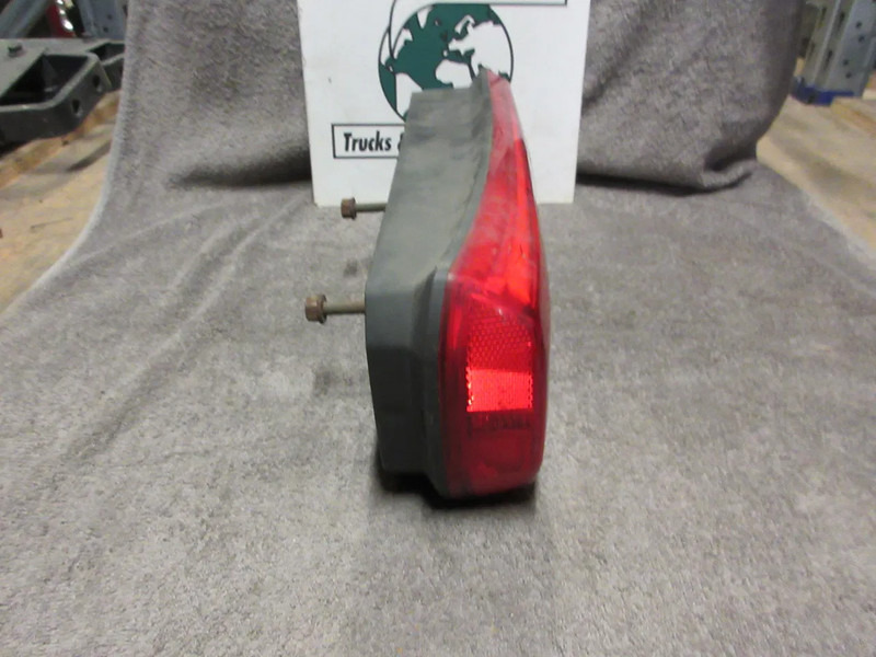 Mercedes-Benz A 003 554 17 03 ACHTERLAMP MERCEDES 1845 EURO 6 - المصابيح الخلفية - شاحنة: صورة 2 Mercedes-Benz A 003 554 17 03 ACHTERLAMP MERCEDES 1845 EURO 6 - المصابيح الخلفية - شاحنة: صورة 2