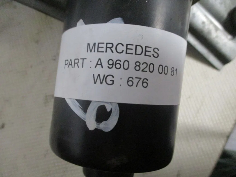 Mercedes-Benz A 960 820 00 81/A 960 820 18 81 RUITENWISSERMECHANIEK ACTROS EURO 6 - النظام الكهربائي - شاحنة: صورة 4 Mercedes-Benz A 960 820 00 81/A 960 820 18 81 RUITENWISSERMECHANIEK ACTROS EURO 6 - النظام الكهربائي - شاحنة: صورة 4