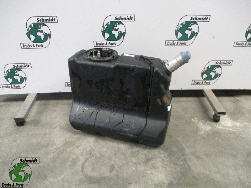 Mercedes-Benz ATEGO A 967 470 04 15 AD BLUE TANK EURO 6 - خزان الوقود - شاحنة: صورة 1 Mercedes-Benz ATEGO A 967 470 04 15 AD BLUE TANK EURO 6 - خزان الوقود - شاحنة: صورة 1