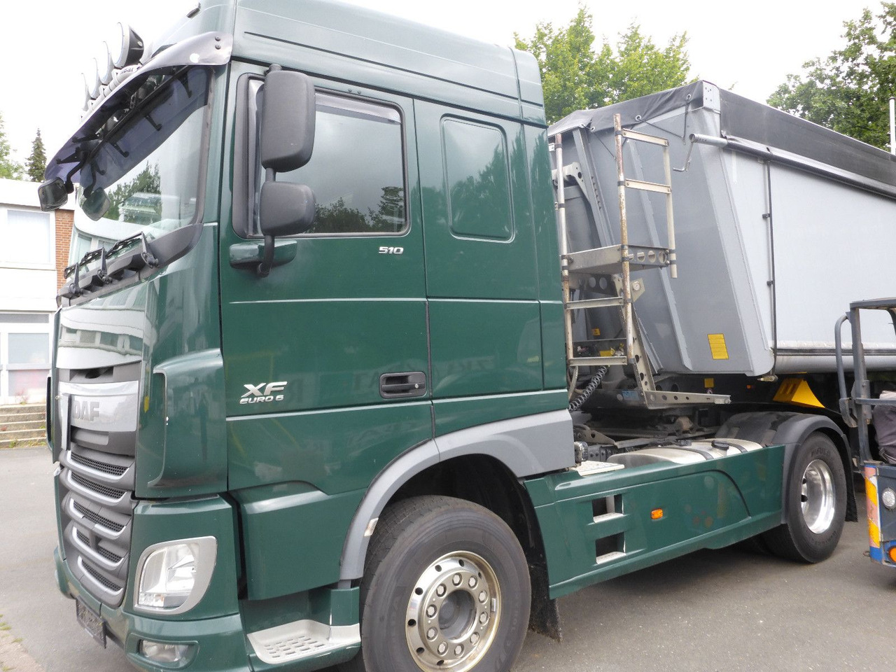 DAF 510 Top 1. Hd. + Kipphydraulik Alufelgen - مقطورة السحب: صورة 1 DAF 510 Top 1. Hd. + Kipphydraulik Alufelgen - مقطورة السحب: صورة 1