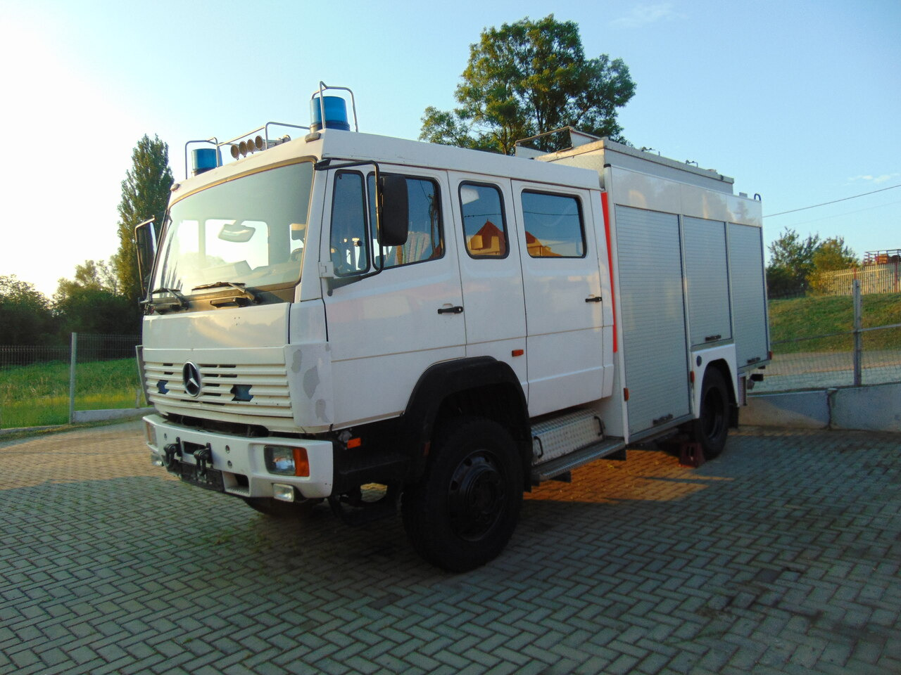 MERCEDES-BENZ 1124AF 4x4 MAGIRUS - شاحنة حريق: صورة 1 MERCEDES-BENZ 1124AF 4x4 MAGIRUS - شاحنة حريق: صورة 1
