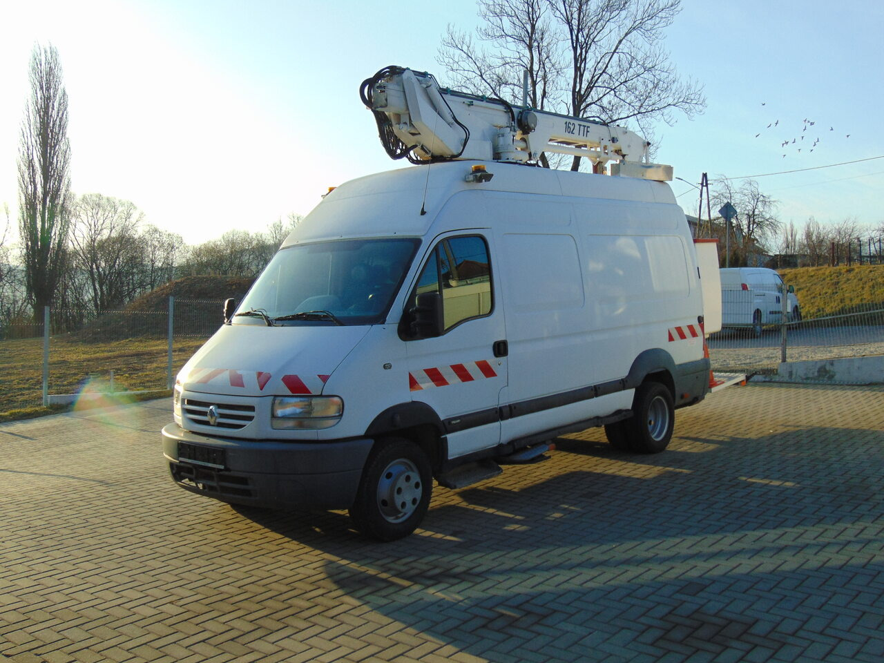 RENAULT Mascott 2,8dCi 110 L2H3 France Elevateur 152TTF 162TTF - منصة جومحمولةية: صورة 1 RENAULT Mascott 2,8dCi 110 L2H3 France Elevateur 152TTF 162TTF - منصة جومحمولةية: صورة 1