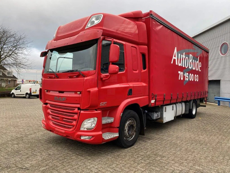 DAF CF400 / CURTAIN SAILS / BIG PLATFORM 2500 KG / DEB / NAVI / FULL-AIR / LWDS / ACC / AUTOMATIC / EURO-6 / 2015 - شاحنة صندوقية: صورة 1 DAF CF400 / CURTAIN SAILS / BIG PLATFORM 2500 KG / DEB / NAVI / FULL-AIR / LWDS / ACC / AUTOMATIC / EURO-6 / 2015 - شاحنة صندوقية: صورة 1