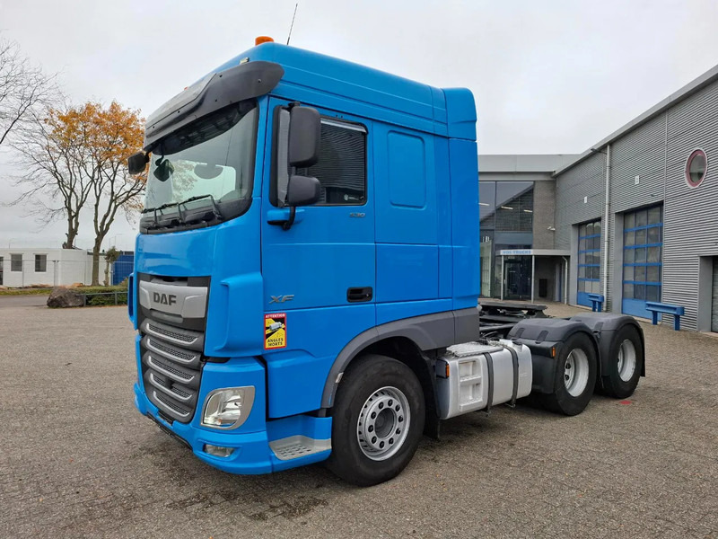 DAF XF106-530 / 6X4 / INTARDER / HYDRAULICS / ONLY:418213 KM / TUV:16-06-2026 / 44TON / LWDS / MANUAL / EURO-6 / 2018 - رأس تريلا: صورة 1 DAF XF106-530 / 6X4 / INTARDER / HYDRAULICS / ONLY:418213 KM / TUV:16-06-2026 / 44TON / LWDS / MANUAL / EURO-6 / 2018 - رأس تريلا: صورة 1