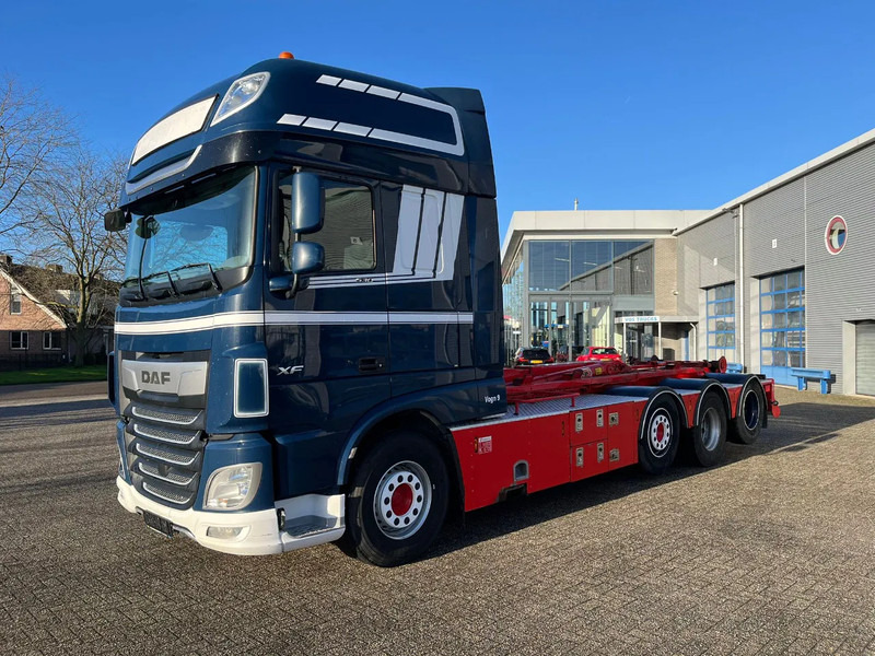 DAF XF106-530 8X2 / AJK HOOKLIFT 25000KG / 9 TON FRONT AXLE / NAVI / ONLY:612482 KM / SSC / AUTOMATIC / EURO-6 / 2019 - شاحنة برافعة خطافية: صورة 1 DAF XF106-530 8X2 / AJK HOOKLIFT 25000KG / 9 TON FRONT AXLE / NAVI / ONLY:612482 KM / SSC / AUTOMATIC / EURO-6 / 2019 - شاحنة برافعة خطافية: صورة 1