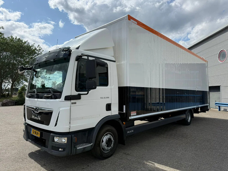 MAN TGL12.190 / NL TRUCK / ONLY:532353 KM / TUV:30-08-2025 / PLATFORM 1500KG / AIRCO / AUTOMATIC / EURO-6 / 2018 - شاحنة صندوقية: صورة 1 MAN TGL12.190 / NL TRUCK / ONLY:532353 KM / TUV:30-08-2025 / PLATFORM 1500KG / AIRCO / AUTOMATIC / EURO-6 / 2018 - شاحنة صندوقية: صورة 1