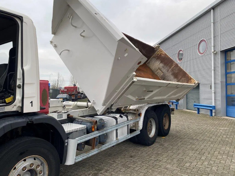Scania 124-400 / 6X4 / RETARDER / BIG AXLE / FULL STEEL / 2SIDE TIPPER / OLD TACHO / AIRCO / MANUAL / EURO-2 / 2000 - شاحنة قلاب: صورة 3 Scania 124-400 / 6X4 / RETARDER / BIG AXLE / FULL STEEL / 2SIDE TIPPER / OLD TACHO / AIRCO / MANUAL / EURO-2 / 2000 - شاحنة قلاب: صورة 3