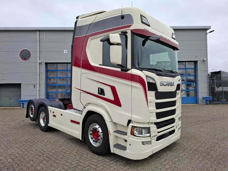 Scania NGS S650 V8 / RETARDER / 633397 KM / 9 TON FRONT AXELE / FULL-AIR / INLINER / FULL SPOILER / LEATHER / ALCOA / NAVI / FRIDGE / E - رأس تريلا: صورة 2 Scania NGS S650 V8 / RETARDER / 633397 KM / 9 TON FRONT AXELE / FULL-AIR / INLINER / FULL SPOILER / LEATHER / ALCOA / NAVI / FRIDGE / E - رأس تريلا: صورة 2