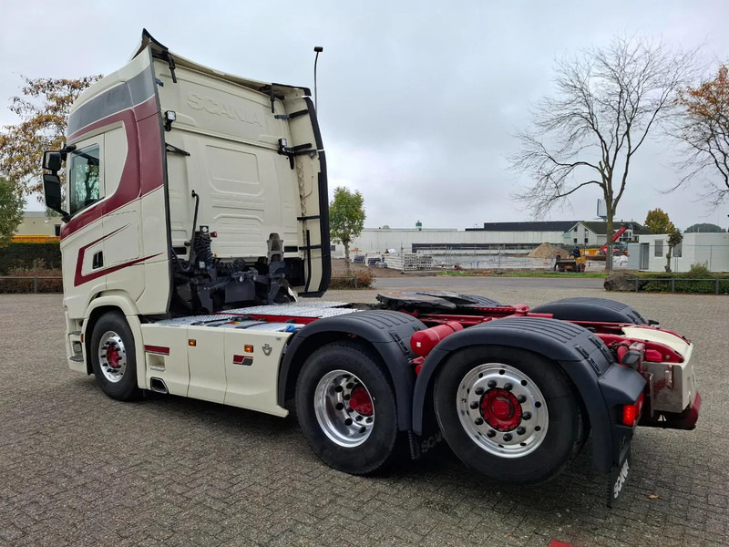 Scania NGS S650 V8 / RETARDER / 633397 KM / 9 TON FRONT AXELE / FULL-AIR / INLINER / FULL SPOILER / LEATHER / ALCOA / NAVI / FRIDGE / E - رأس تريلا: صورة 3 Scania NGS S650 V8 / RETARDER / 633397 KM / 9 TON FRONT AXELE / FULL-AIR / INLINER / FULL SPOILER / LEATHER / ALCOA / NAVI / FRIDGE / E - رأس تريلا: صورة 3