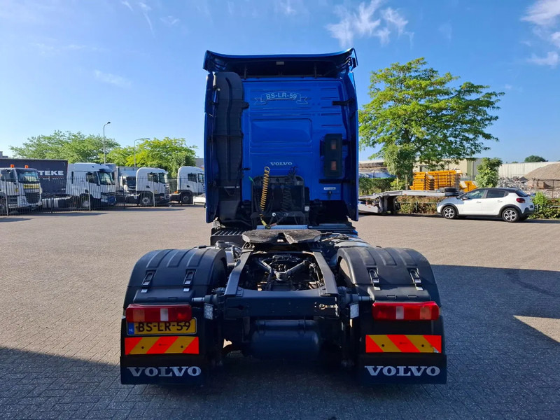 Volvo FH13-400 / HYDRAULICS / NL TRUCK / TUV:14-09-2025 / GLOBETROTTER / FRIGDE / AIRCO / AUTOMATIC / EURO-5 / 2006 - مقطورة السحب: صورة 4 Volvo FH13-400 / HYDRAULICS / NL TRUCK / TUV:14-09-2025 / GLOBETROTTER / FRIGDE / AIRCO / AUTOMATIC / EURO-5 / 2006 - مقطورة السحب: صورة 4