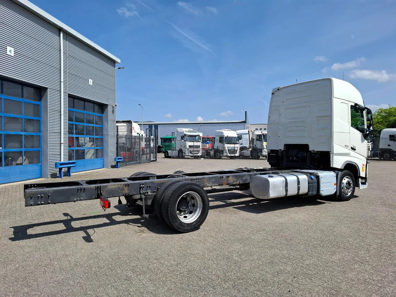 Volvo FH4-420 / PTO / DOUBLE TANK / I-PARKCOOL / VEB+ / LWDS / TUV:10-07-2025 / AUTOMATIC / EURO-6 / 2016 - شاحنة بهيكل معدني للمقصورة: صورة 5 Volvo FH4-420 / PTO / DOUBLE TANK / I-PARKCOOL / VEB+ / LWDS / TUV:10-07-2025 / AUTOMATIC / EURO-6 / 2016 - شاحنة بهيكل معدني للمقصورة: صورة 5