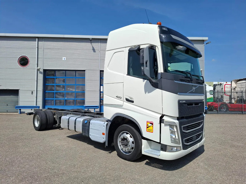 Volvo FH4-420 / PTO / DOUBLE TANK / I-PARKCOOL / VEB+ / LWDS / TUV:10-07-2025 / AUTOMATIC / EURO-6 / 2016 - شاحنة بهيكل معدني للمقصورة: صورة 2 Volvo FH4-420 / PTO / DOUBLE TANK / I-PARKCOOL / VEB+ / LWDS / TUV:10-07-2025 / AUTOMATIC / EURO-6 / 2016 - شاحنة بهيكل معدني للمقصورة: صورة 2
