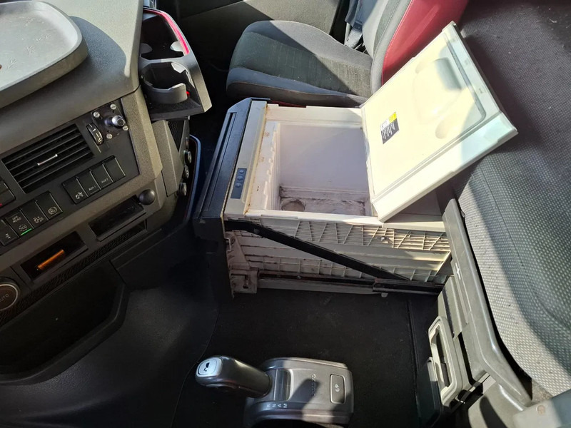 رأس تريلا Volvo FH4-460 / VEB+ / DOUBLE TANK / FRIDGE / AIRCO / AUTOMATIC / EURO-6 / 2014: صورة 20 رأس تريلا Volvo FH4-460 / VEB+ / DOUBLE TANK / FRIDGE / AIRCO / AUTOMATIC / EURO-6 / 2014: صورة 20