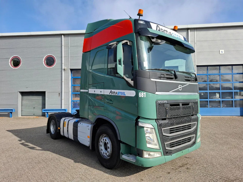 Volvo FH4-460 / VEB+ / DOUBLE TANK / FRIDGE / AIRCO / AUTOMATIC / EURO-6 / 2014 - رأس تريلا: صورة 2 Volvo FH4-460 / VEB+ / DOUBLE TANK / FRIDGE / AIRCO / AUTOMATIC / EURO-6 / 2014 - رأس تريلا: صورة 2