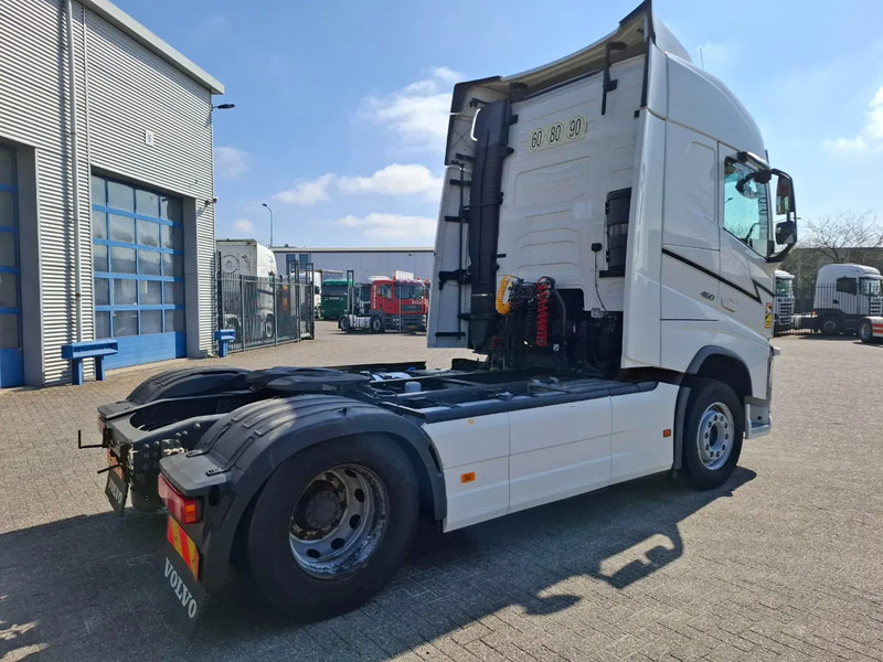 Volvo FH4-460 / VEB+ / DOUBLE TANK / FRIDGE / AUTOMATIC / EURO-6 / 2018 - رأس تريلا: صورة 5 Volvo FH4-460 / VEB+ / DOUBLE TANK / FRIDGE / AUTOMATIC / EURO-6 / 2018 - رأس تريلا: صورة 5