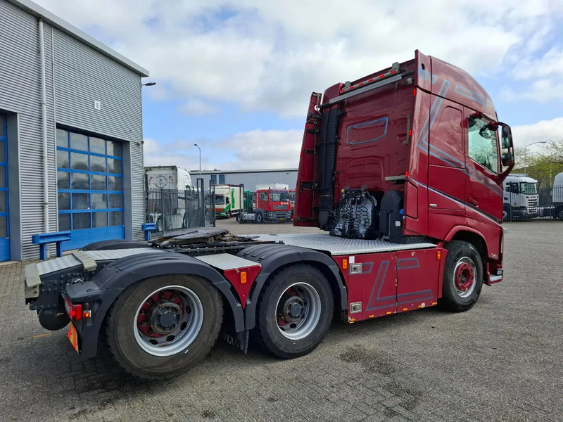 Volvo FH4-540 / 6X4 / BIG AXLE / HYDRAULICS / VEB+ / DYNAMIC STEERING / NAVI / ACC / LWDS / FULL-AIR / LEATHER / AUTOMATIC / EURO-6 / - رأس تريلا: صورة 5 Volvo FH4-540 / 6X4 / BIG AXLE / HYDRAULICS / VEB+ / DYNAMIC STEERING / NAVI / ACC / LWDS / FULL-AIR / LEATHER / AUTOMATIC / EURO-6 / - رأس تريلا: صورة 5