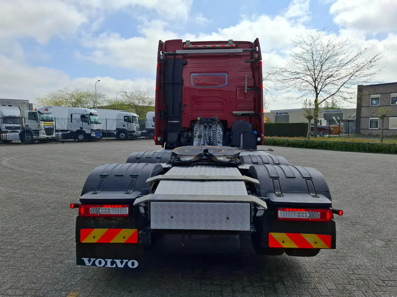 Volvo FH4-540 / 6X4 / BIG AXLE / HYDRAULICS / VEB+ / DYNAMIC STEERING / NAVI / ACC / LWDS / FULL-AIR / LEATHER / AUTOMATIC / EURO-6 / - رأس تريلا: صورة 4 Volvo FH4-540 / 6X4 / BIG AXLE / HYDRAULICS / VEB+ / DYNAMIC STEERING / NAVI / ACC / LWDS / FULL-AIR / LEATHER / AUTOMATIC / EURO-6 / - رأس تريلا: صورة 4