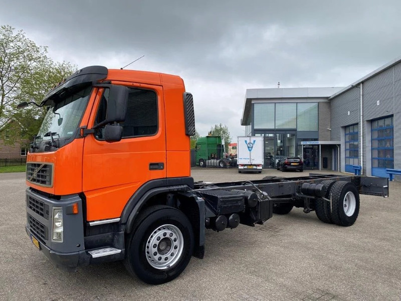 Volvo FM9-260 / HYDRAULICS / NL TRUCK / AUTOMATIC / EURO-3 / 2005 - شاحنة بهيكل معدني للمقصورة: صورة 1 Volvo FM9-260 / HYDRAULICS / NL TRUCK / AUTOMATIC / EURO-3 / 2005 - شاحنة بهيكل معدني للمقصورة: صورة 1