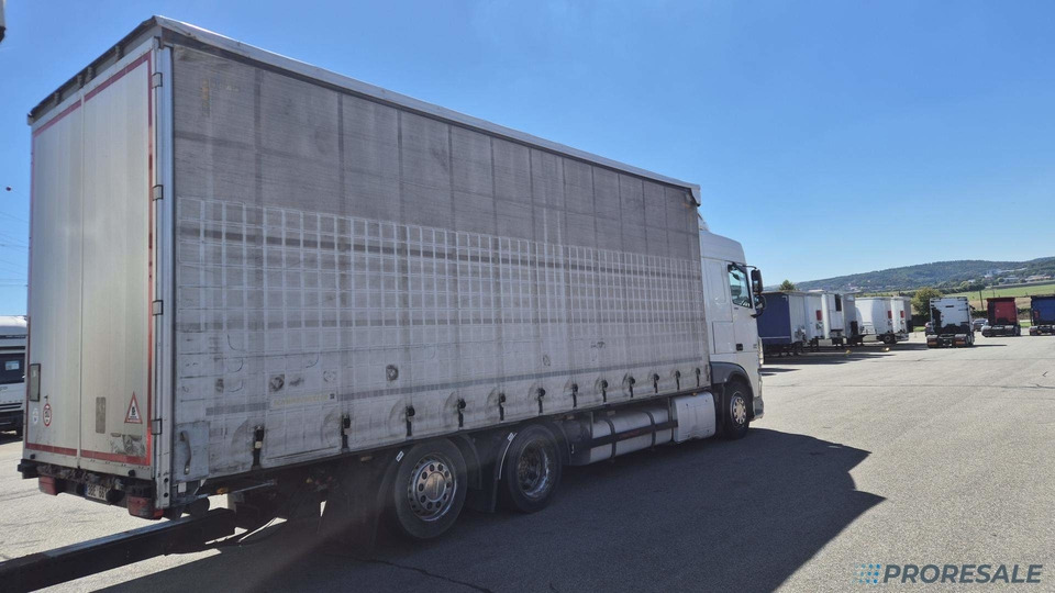 DAF XF 410 FAR SC EURO 6 - velkoobjemová souprava - prodejné jen s přívěsem SCHWARZMÜLLER TPA 2/E - cena je za celou soupravu - شاحنة ذات ستائر جانبية: صورة 4 DAF XF 410 FAR SC EURO 6 - velkoobjemová souprava - prodejné jen s přívěsem SCHWARZMÜLLER TPA 2/E - cena je za celou soupravu - شاحنة ذات ستائر جانبية: صورة 4