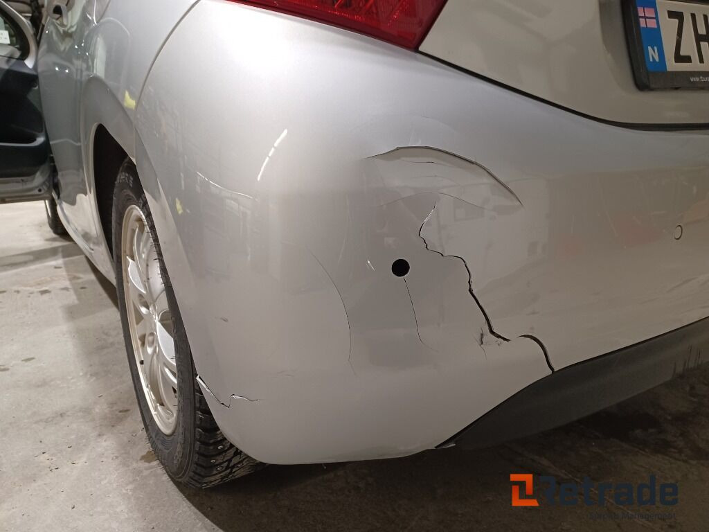 Bil Peugeot 208 Automat - سيارة: صورة 4 Bil Peugeot 208 Automat - سيارة: صورة 4