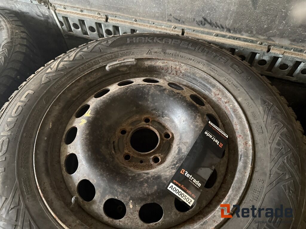 Däck Hakkapeliitta 215/65 R16C - معدات الانشاءات: صورة 2 Däck Hakkapeliitta 215/65 R16C - معدات الانشاءات: صورة 2