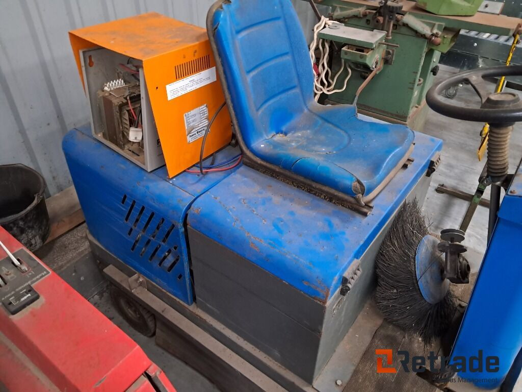 Fejemaskine ISAL 110 E - آلات الإنشاء: صورة 5 Fejemaskine ISAL 110 E - آلات الإنشاء: صورة 5