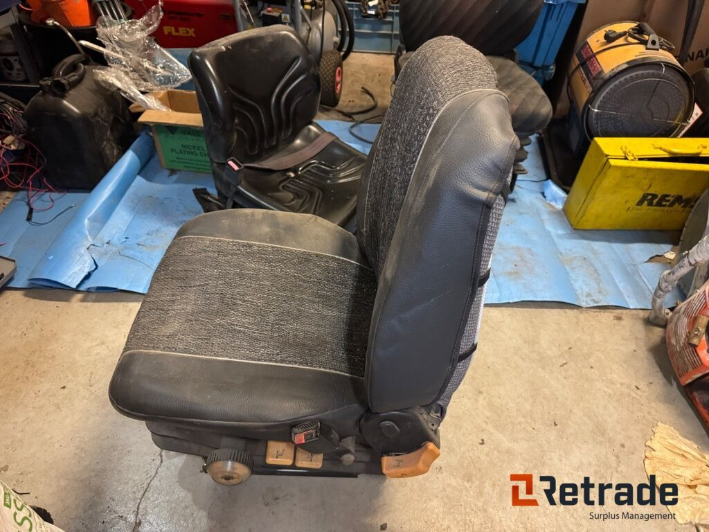 Förarstolar Grammer och Isri 3 stycken - معدات الانشاءات: صورة 5 Förarstolar Grammer och Isri 3 stycken - معدات الانشاءات: صورة 5