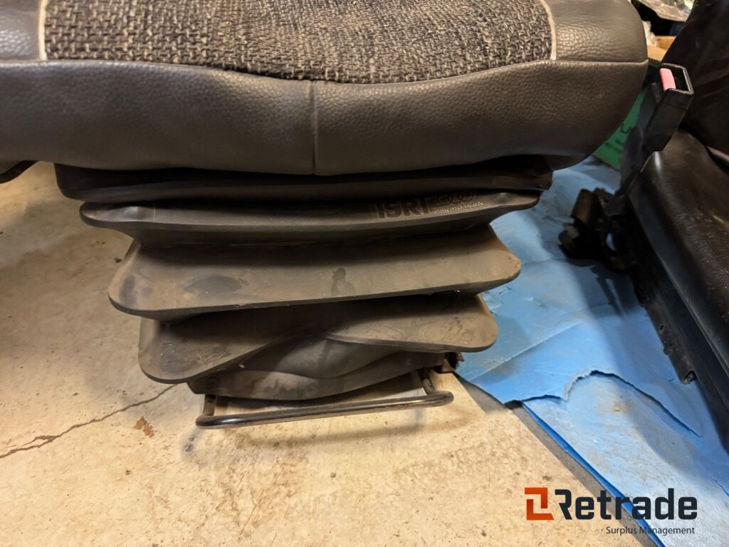 Förarstolar Grammer och Isri 3 stycken - معدات الانشاءات: صورة 3 Förarstolar Grammer och Isri 3 stycken - معدات الانشاءات: صورة 3