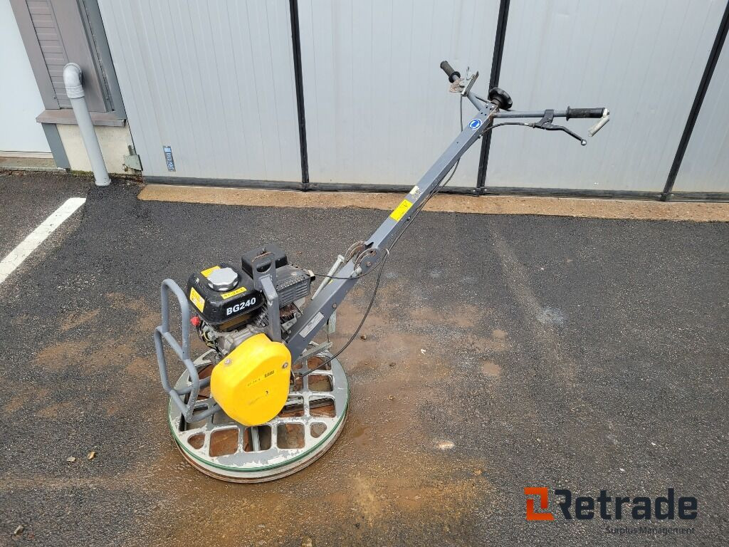 Glättare Atlas Copco BG 240 bensindriven - معدات الانشاءات: صورة 1 Glättare Atlas Copco BG 240 bensindriven - معدات الانشاءات: صورة 1