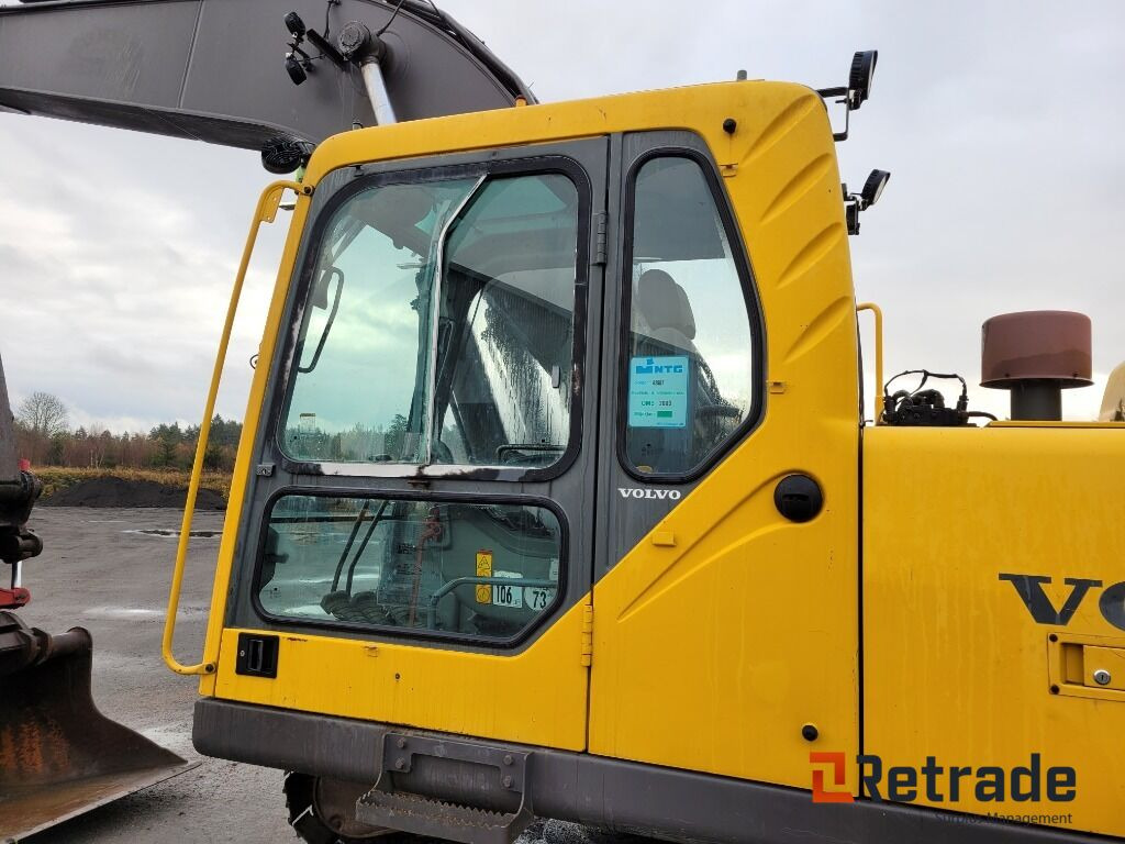حفار زاحف Grävmaskin Volvo  EC 240B NLC med titrotator och redskap: صورة 22