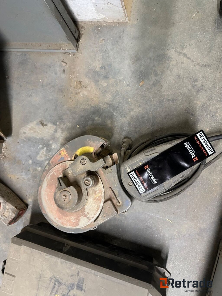 Hitachi VB16Y klippe og bukke maskine - معدات الانشاءات: صورة 1 Hitachi VB16Y klippe og bukke maskine - معدات الانشاءات: صورة 1