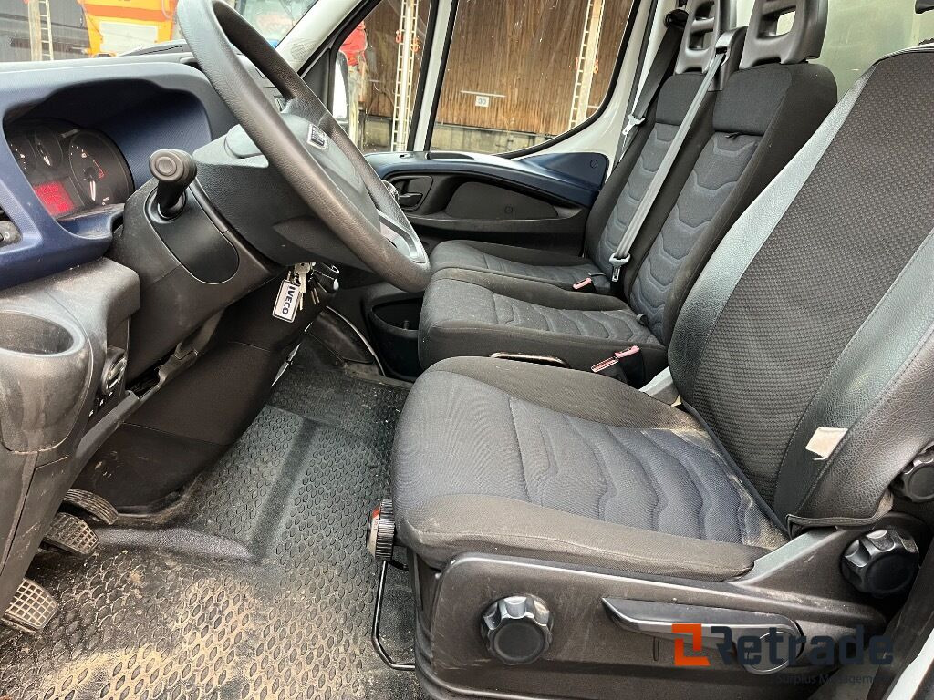 IVECO 35-180 3,0D med Alu-knæklad og læsserampe. - سيارة: صورة 5 IVECO 35-180 3,0D med Alu-knæklad og læsserampe. - سيارة: صورة 5