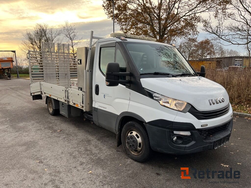 IVECO 35-180 3,0D med Alu-knæklad og læsserampe. - سيارة: صورة 2 IVECO 35-180 3,0D med Alu-knæklad og læsserampe. - سيارة: صورة 2